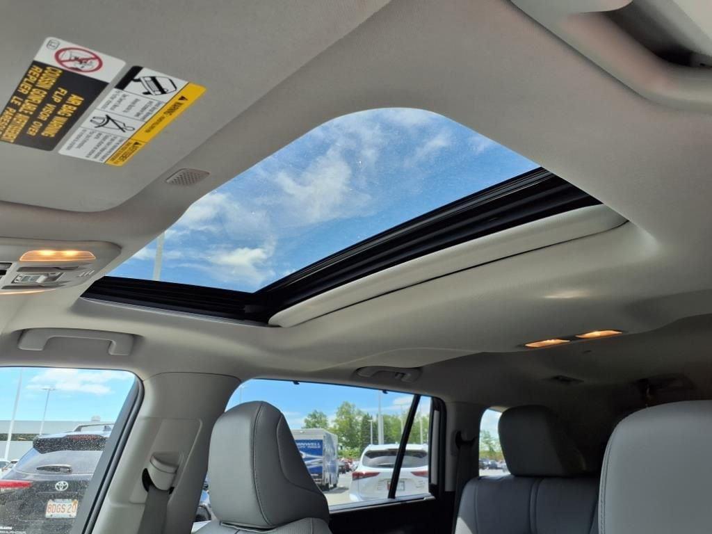 used 2021 Toyota Highlander car, priced at $30,988