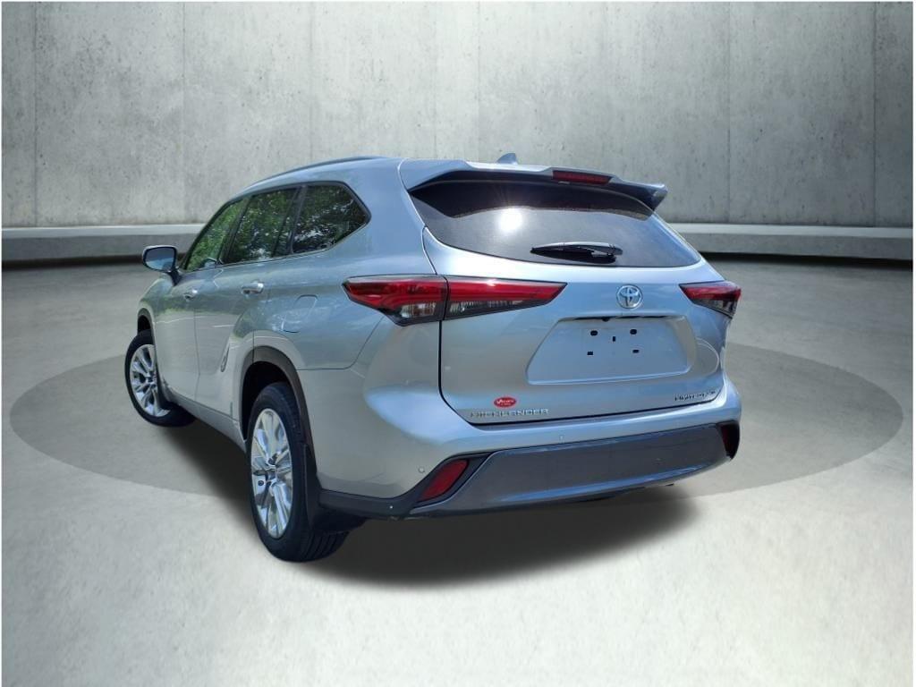 used 2021 Toyota Highlander car, priced at $30,988