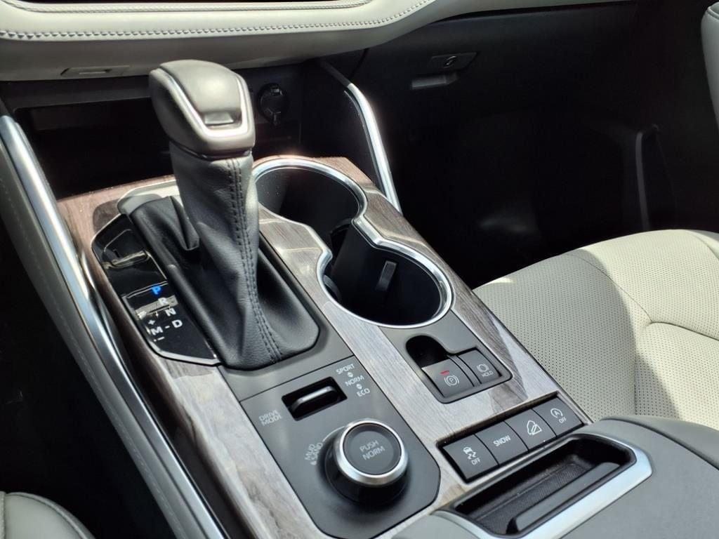 used 2021 Toyota Highlander car, priced at $30,988