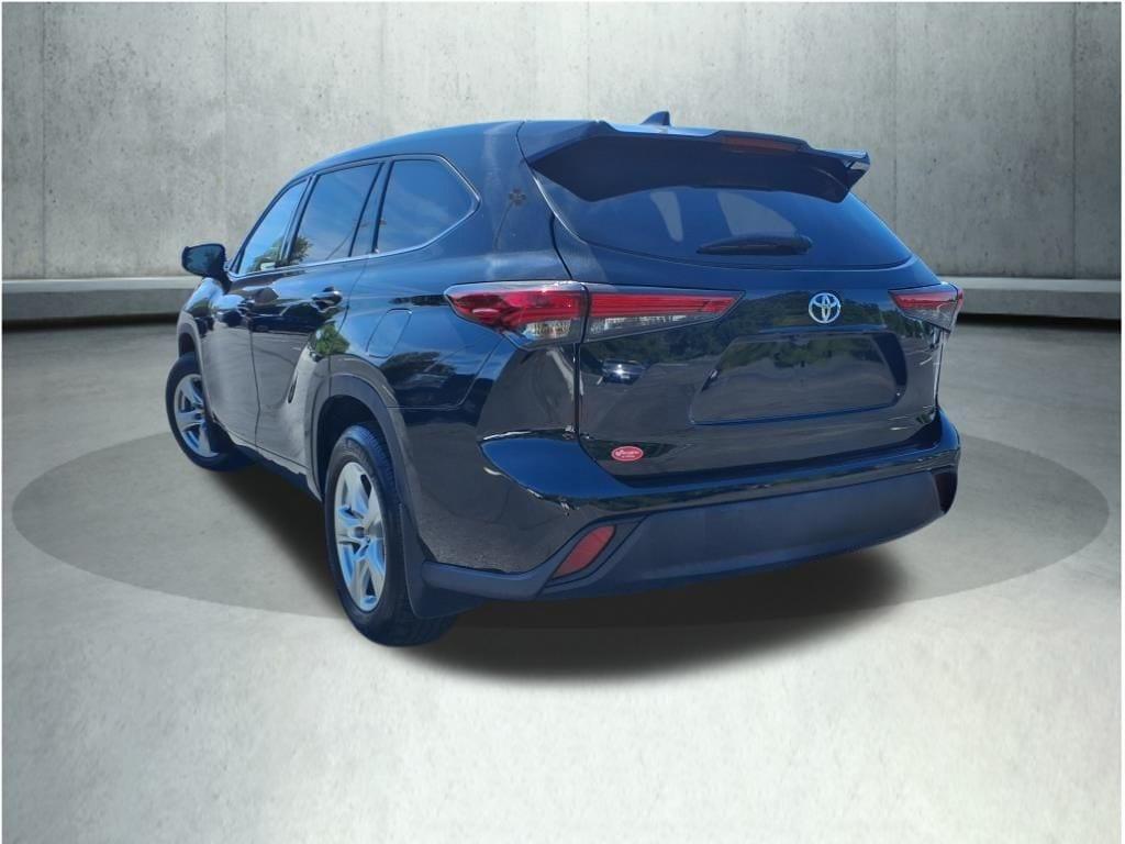 used 2022 Toyota Highlander car, priced at $32,704