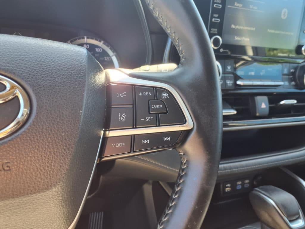 used 2022 Toyota Highlander car, priced at $32,704