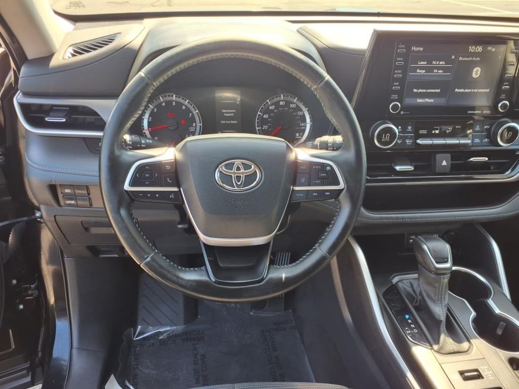 used 2022 Toyota Highlander car, priced at $32,704