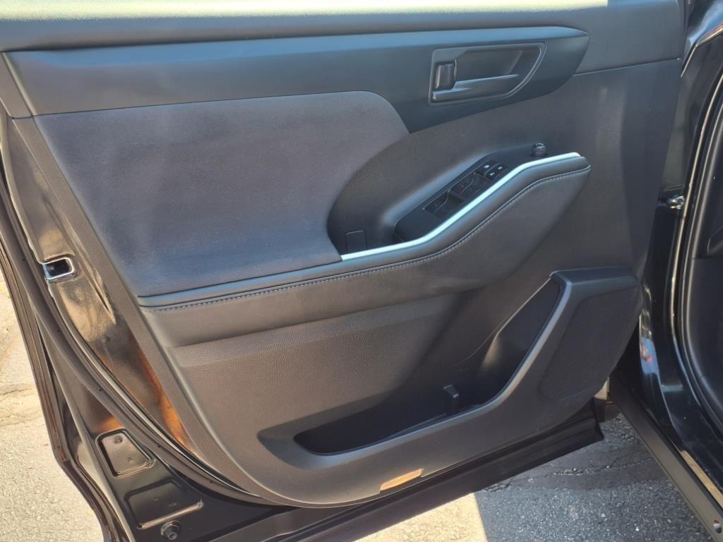 used 2022 Toyota Highlander car, priced at $32,704