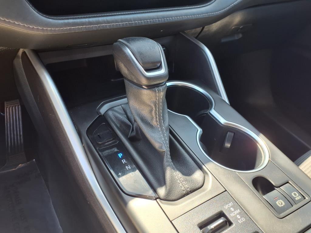 used 2022 Toyota Highlander car, priced at $32,704
