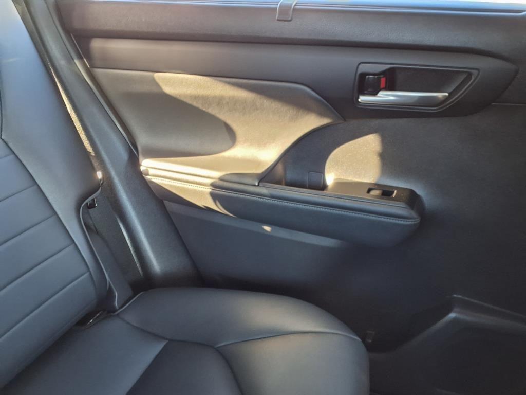 used 2021 Toyota Highlander car