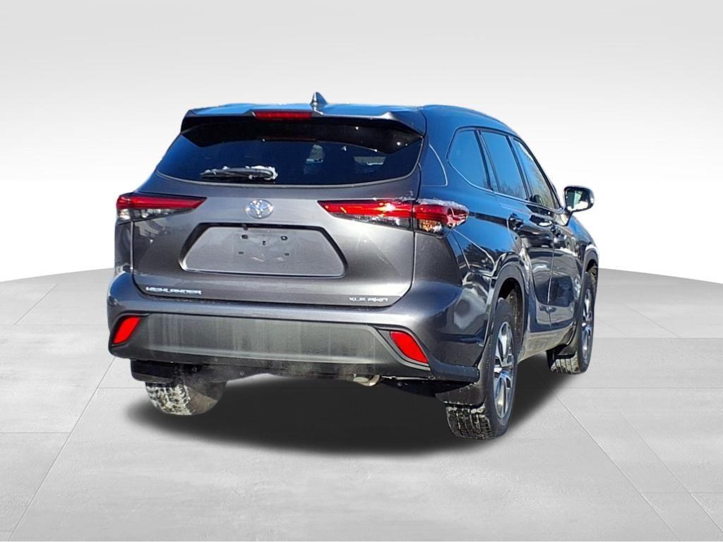 used 2021 Toyota Highlander car