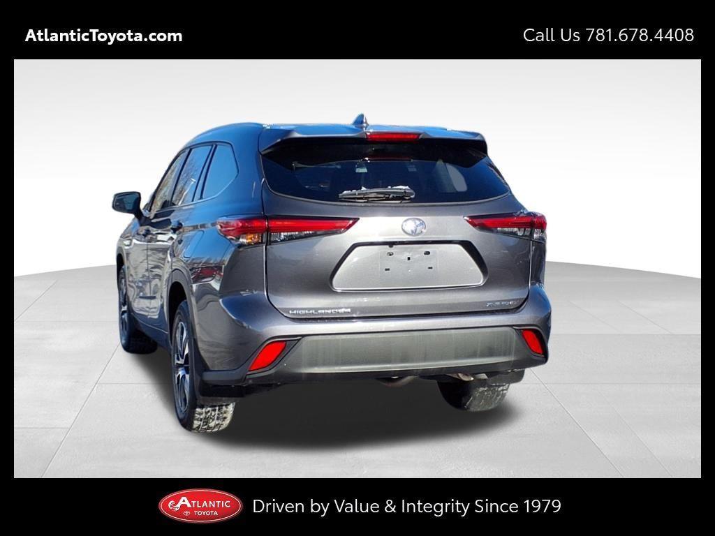 used 2021 Toyota Highlander car