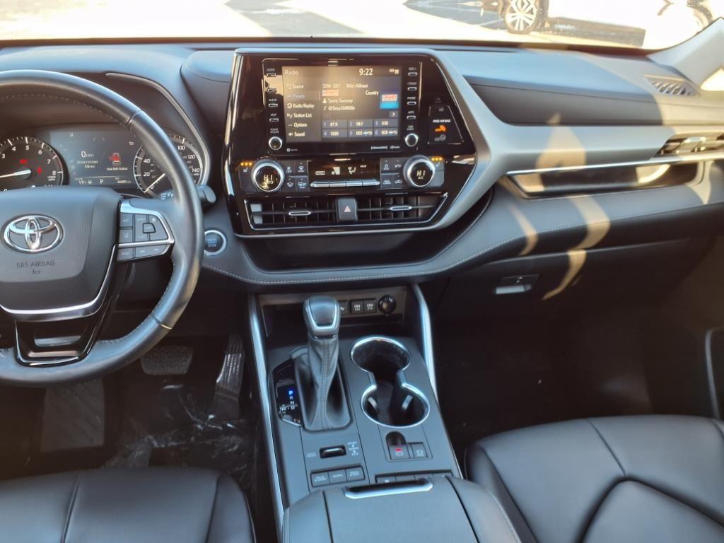 used 2021 Toyota Highlander car