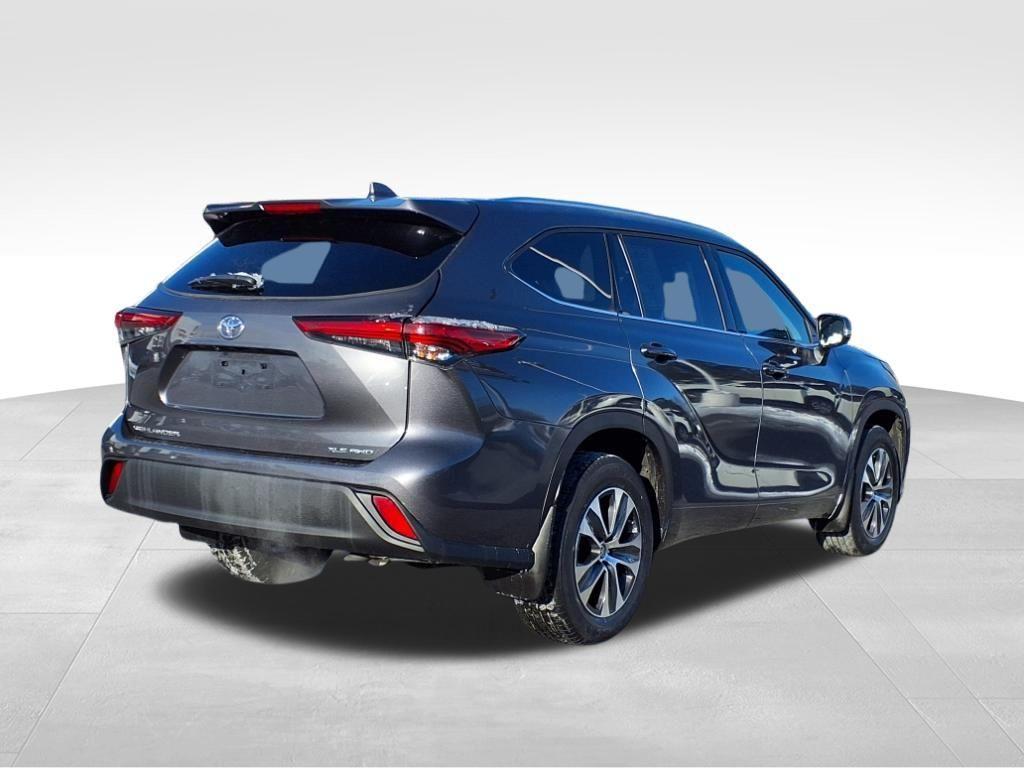 used 2021 Toyota Highlander car