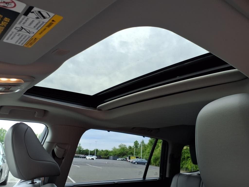 used 2022 Toyota Highlander car, priced at $39,885