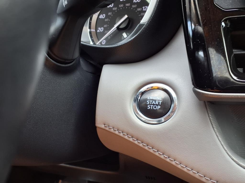 used 2022 Toyota Highlander car, priced at $39,885