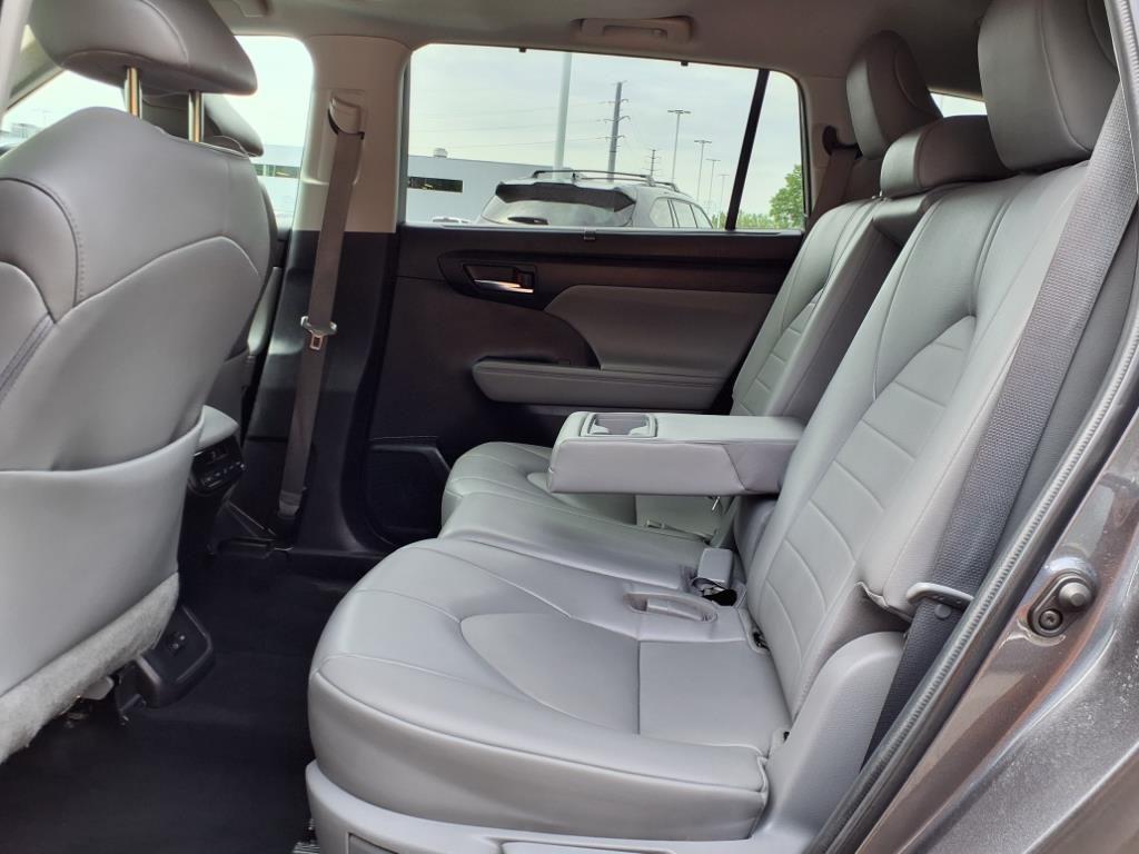 used 2022 Toyota Highlander car, priced at $39,885