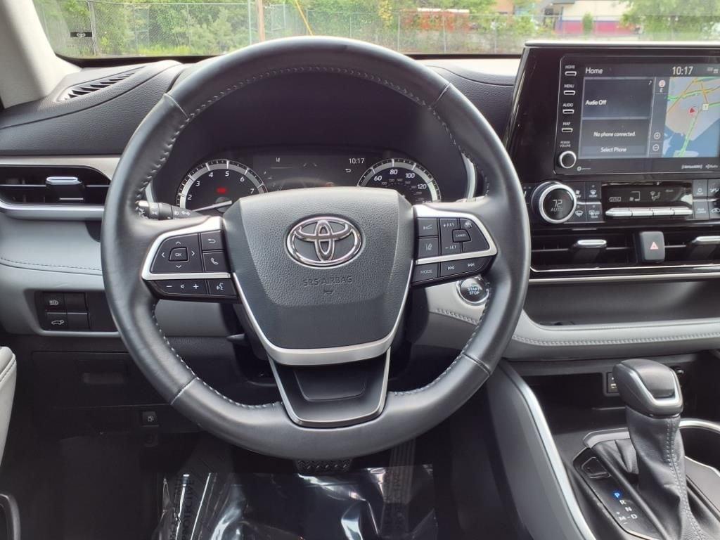 used 2022 Toyota Highlander car, priced at $39,885