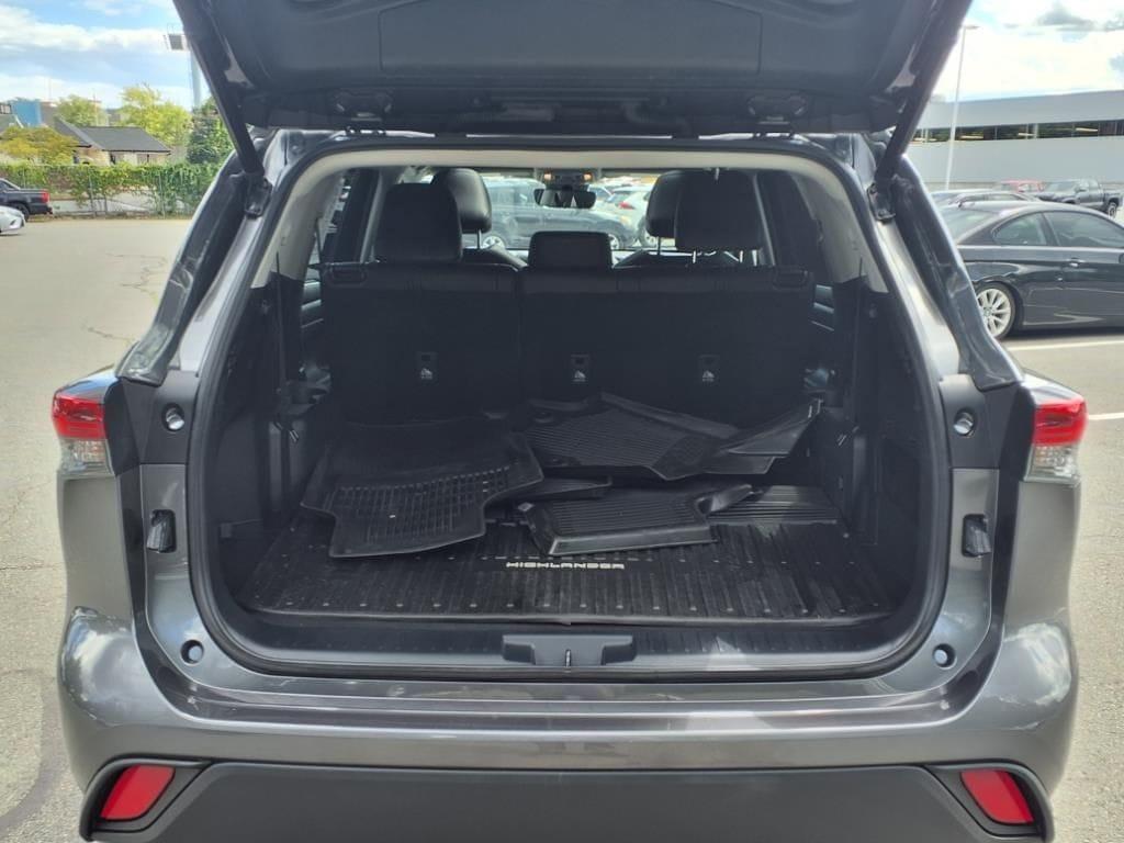 used 2022 Toyota Highlander car, priced at $39,987