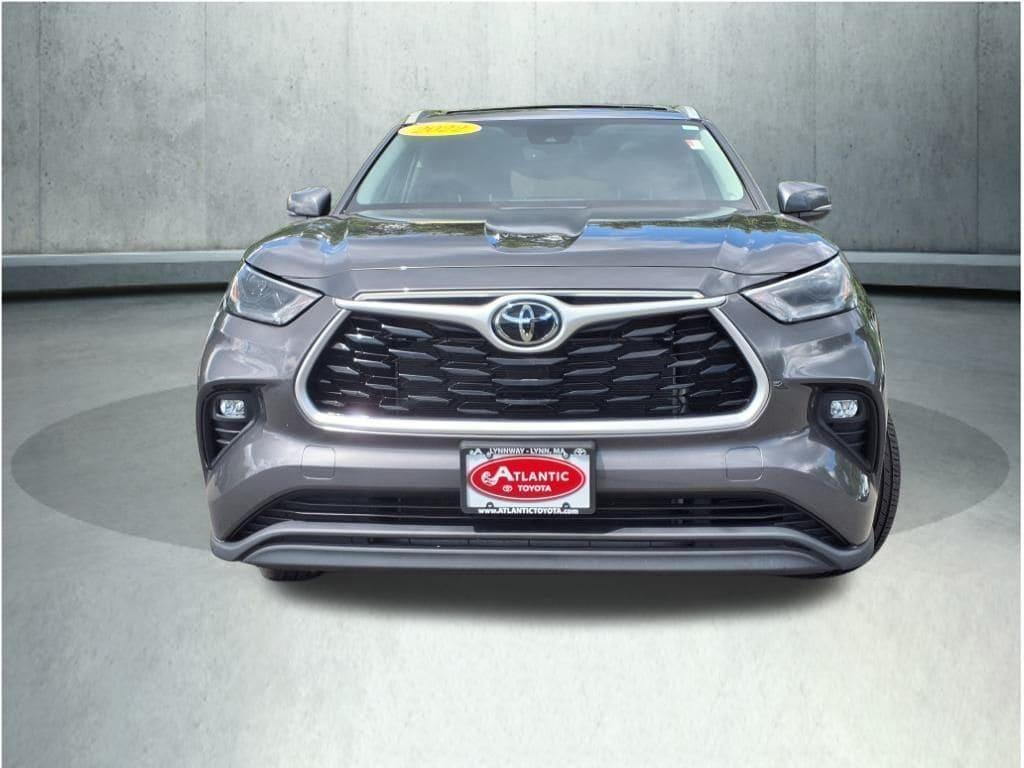 used 2022 Toyota Highlander car, priced at $39,987