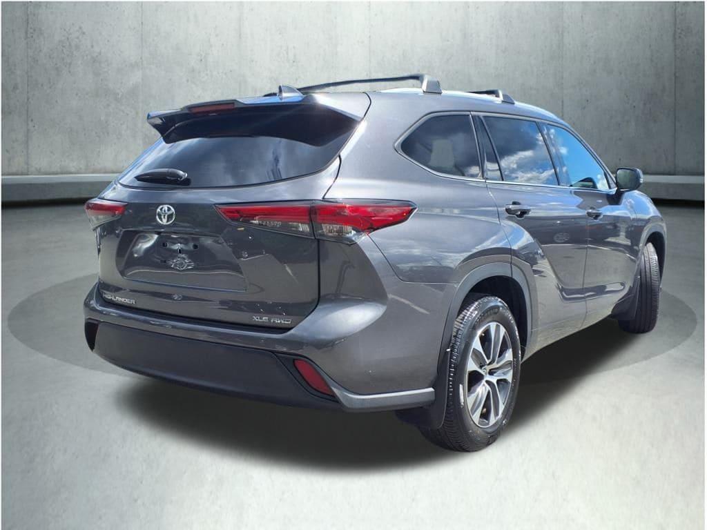 used 2022 Toyota Highlander car, priced at $39,987