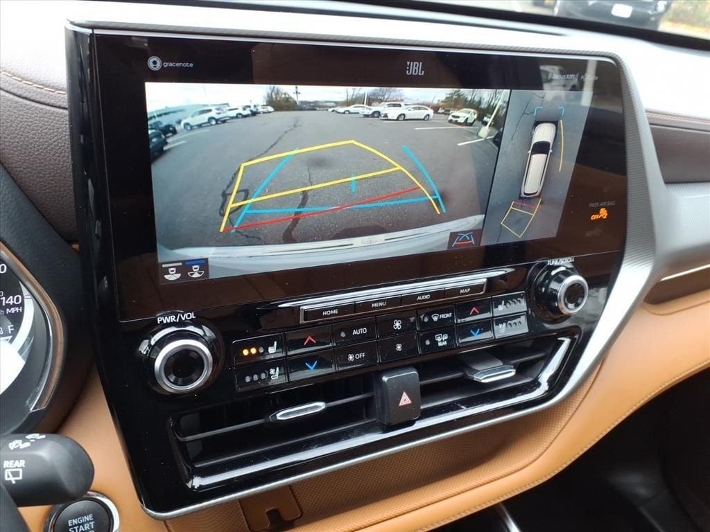 used 2022 Toyota Highlander car, priced at $38,654