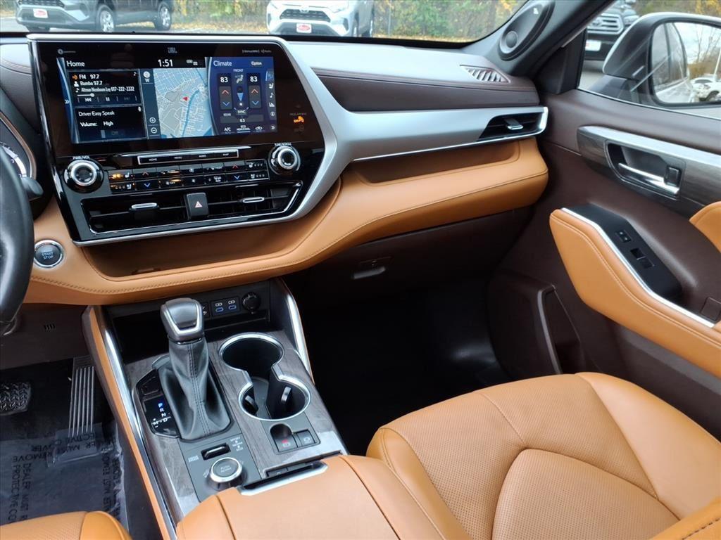 used 2022 Toyota Highlander car, priced at $38,654