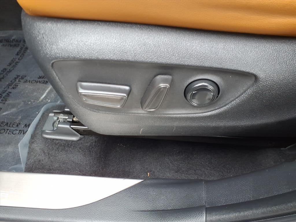 used 2022 Toyota Highlander car, priced at $38,654