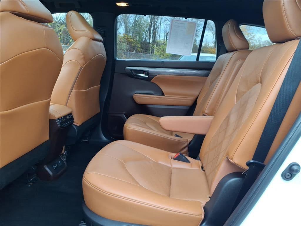 used 2022 Toyota Highlander car, priced at $38,654