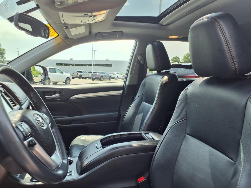 used 2016 Toyota Highlander car, priced at $23,800