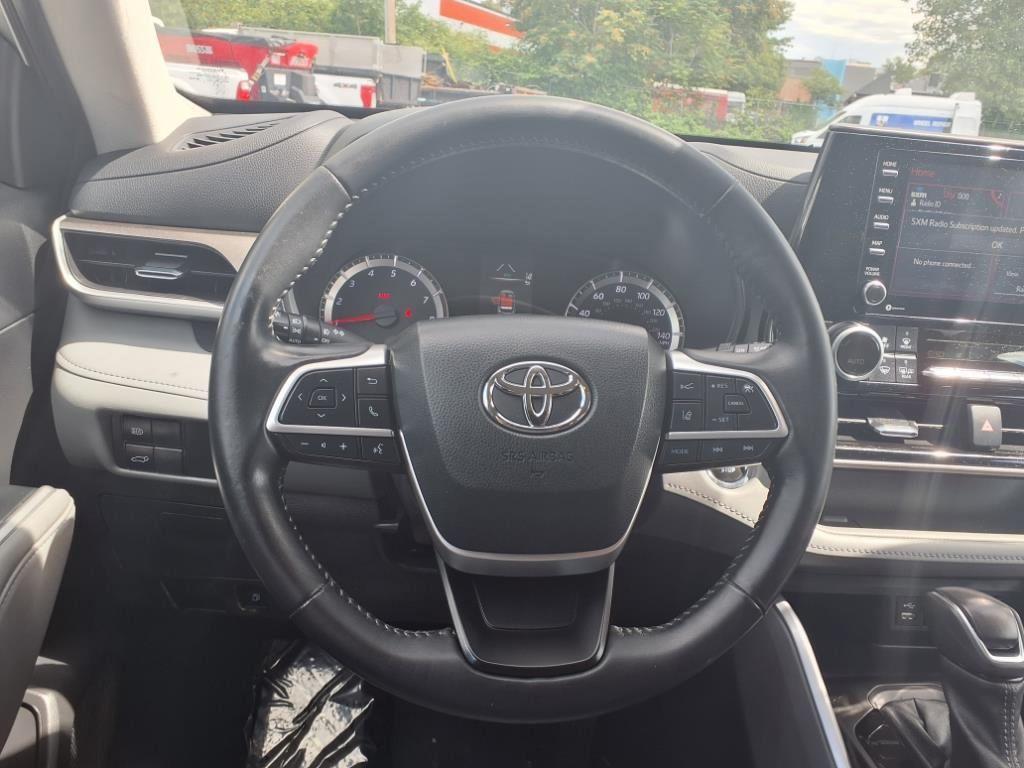 used 2022 Toyota Highlander car, priced at $31,753