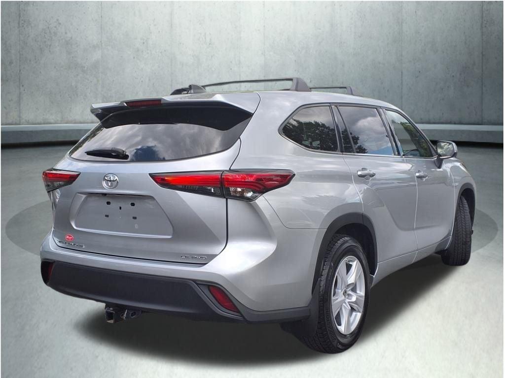 used 2022 Toyota Highlander car, priced at $31,753