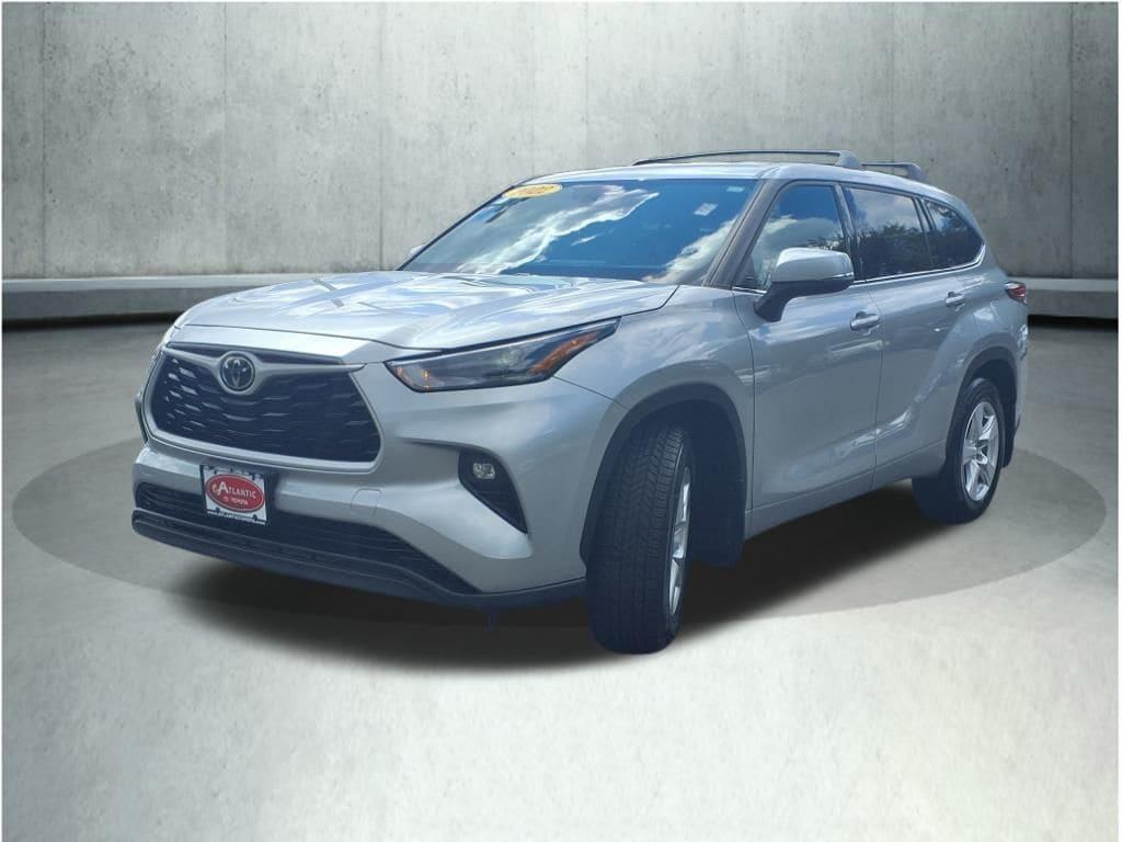 used 2022 Toyota Highlander car, priced at $31,753