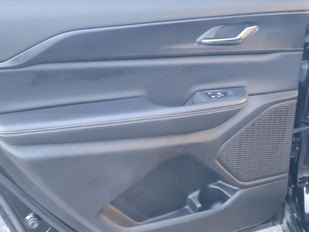 used 2024 Jeep Grand Cherokee L car, priced at $31,595