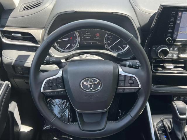 used 2022 Toyota Highlander car, priced at $37,095