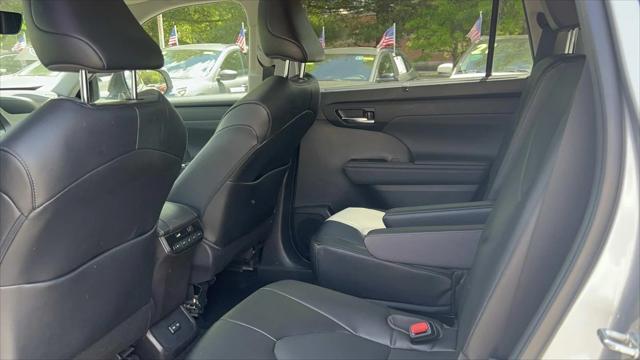 used 2022 Toyota Highlander car, priced at $37,095