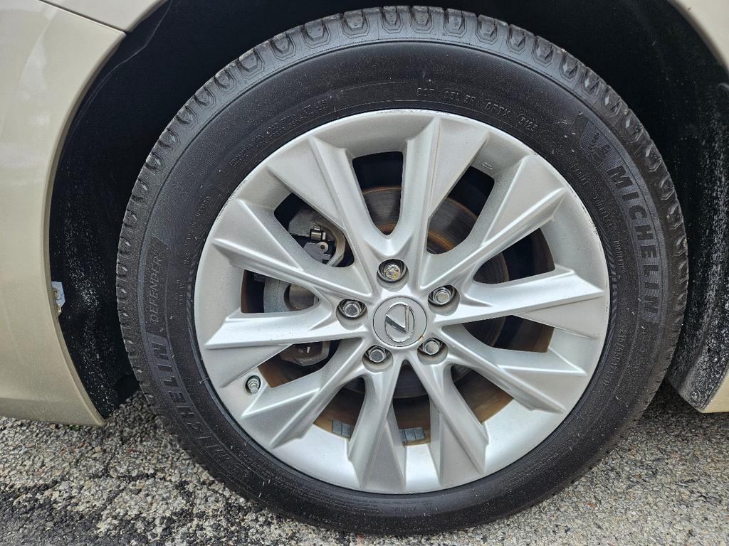 used 2015 Lexus ES 300h car, priced at $15,995