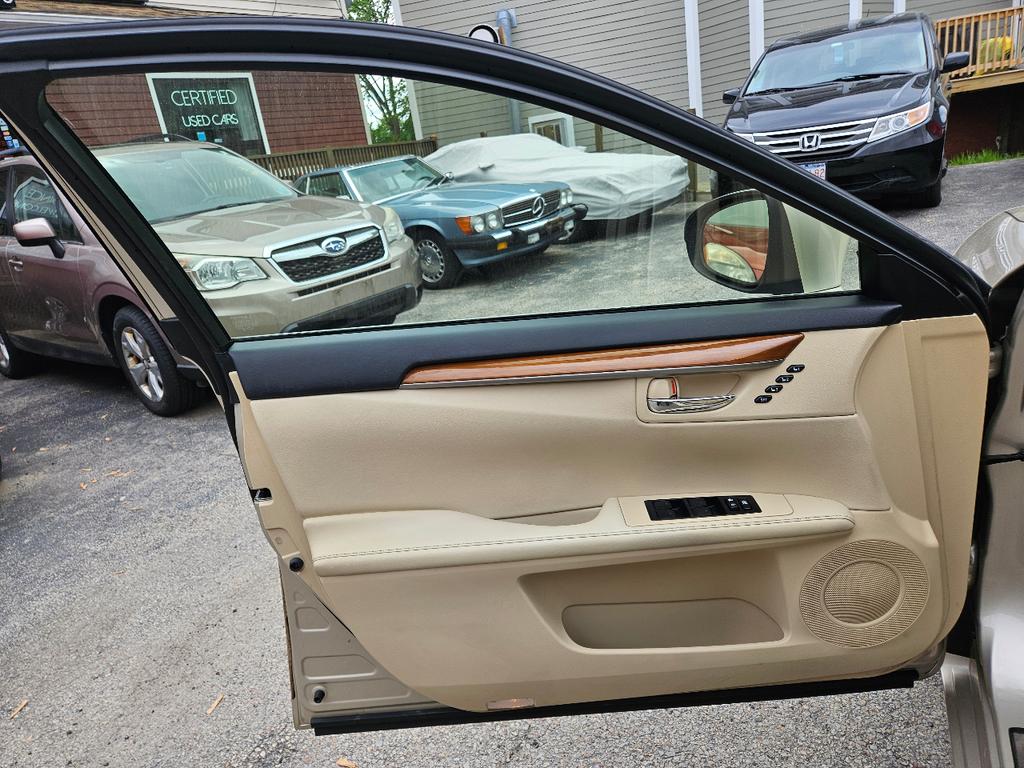 used 2015 Lexus ES 300h car, priced at $15,995