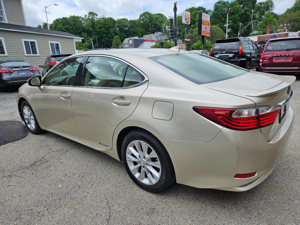 used 2015 Lexus ES 300h car, priced at $15,995