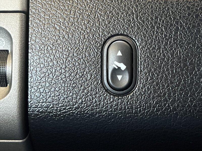 used 2007 Lincoln Mark LT car, priced at $11,000