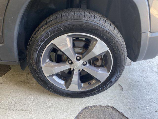 used 2019 Jeep Cherokee car, priced at $17,595