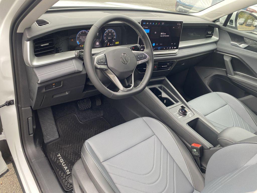 new 2025 Volkswagen Tiguan car, priced at $35,182