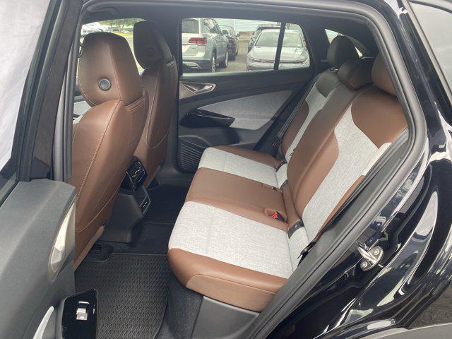 new 2025 Volkswagen ID.4 car, priced at $51,271