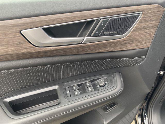 new 2025 Volkswagen Atlas car, priced at $55,831