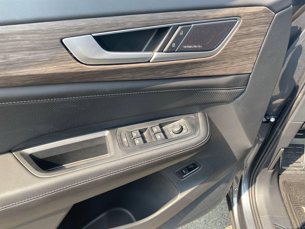 new 2025 Volkswagen Atlas car, priced at $53,331