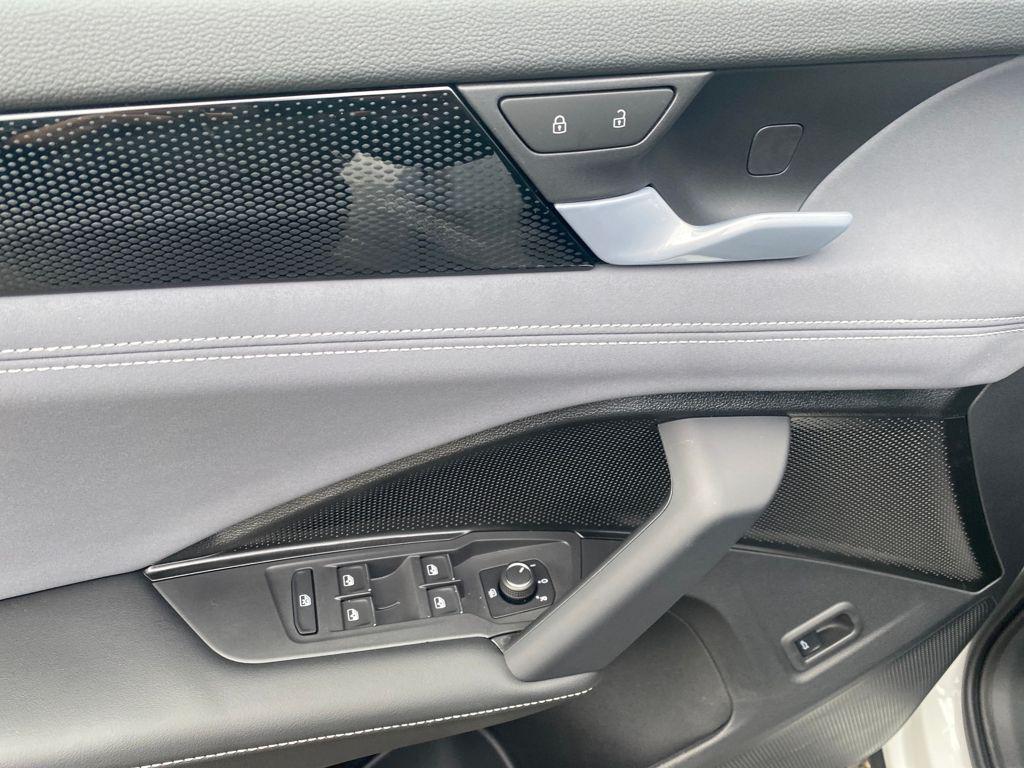 new 2025 Volkswagen Tiguan car, priced at $39,181