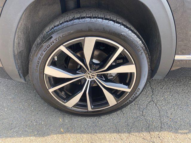 used 2025 Volkswagen Atlas car, priced at $47,997