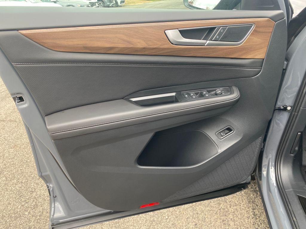 new 2026 Volkswagen Atlas car, priced at $50,125