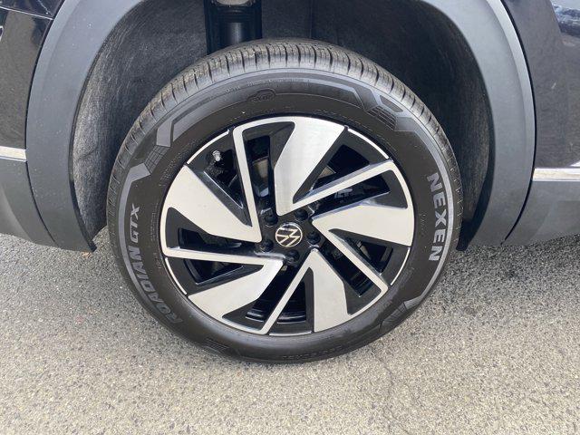 used 2025 Volkswagen Atlas car, priced at $44,993