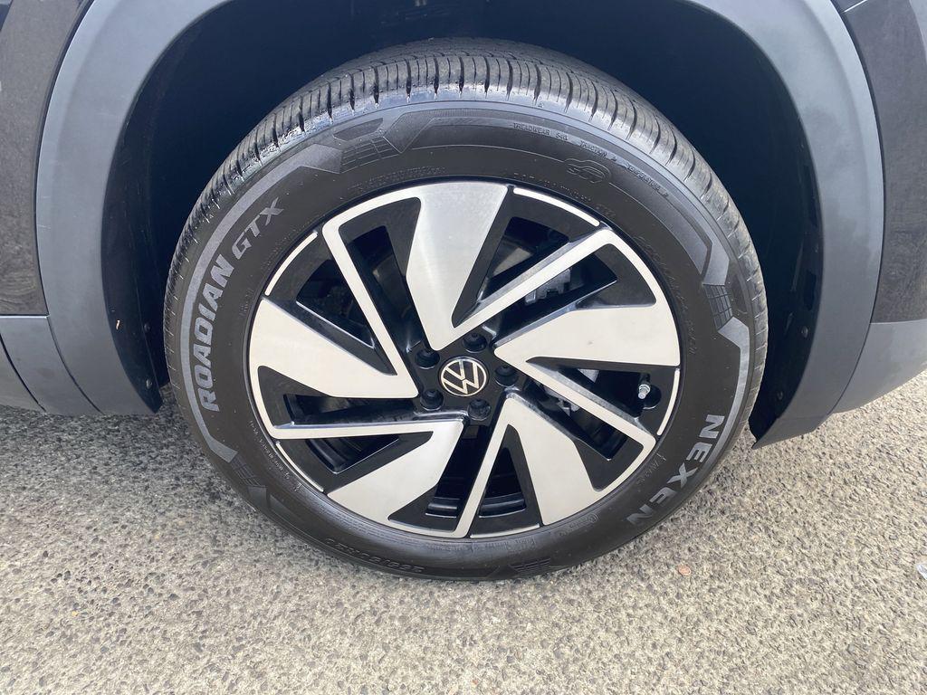 used 2025 Volkswagen Atlas car, priced at $42,991