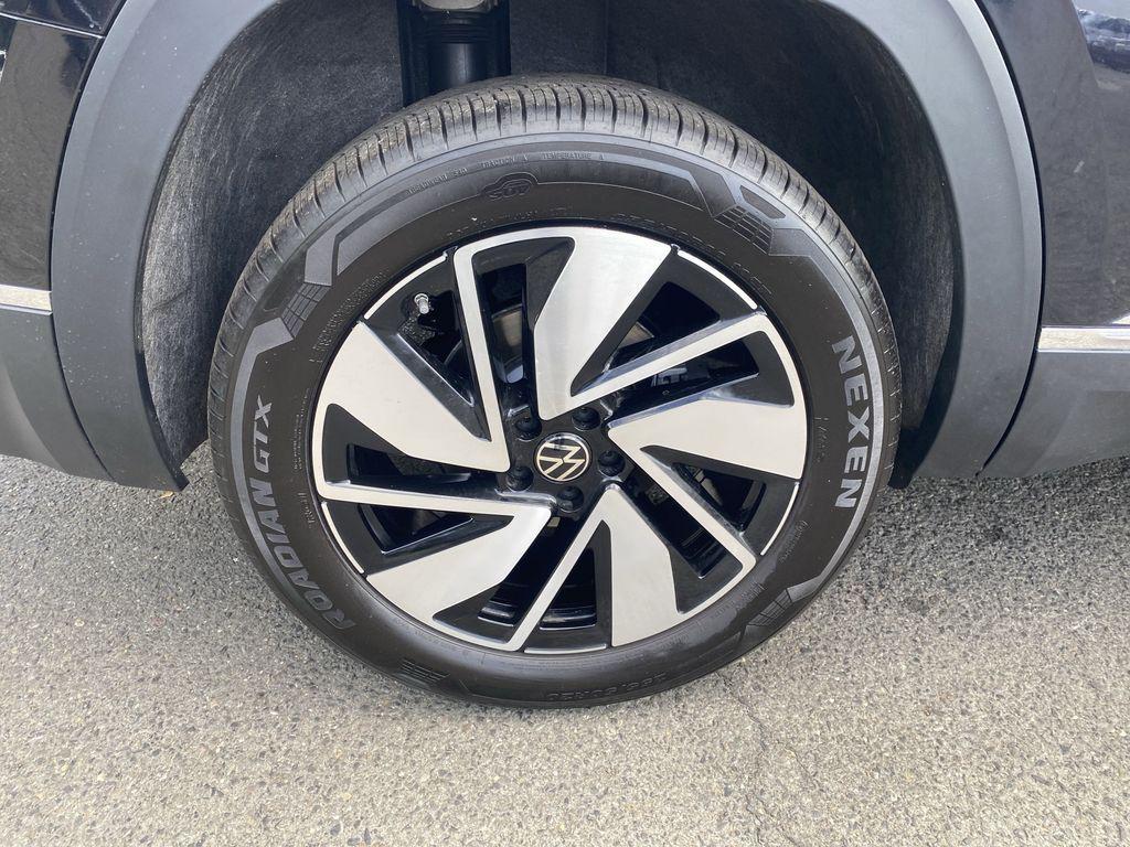 used 2025 Volkswagen Atlas car, priced at $42,991