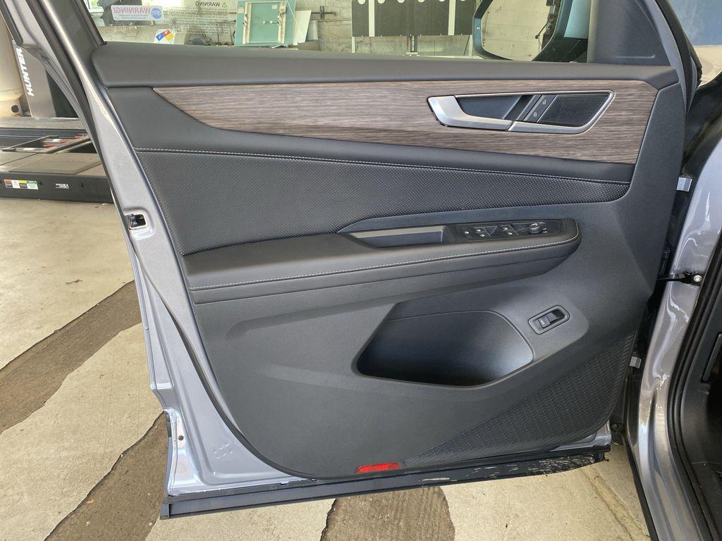 new 2025 Volkswagen Atlas car, priced at $47,631