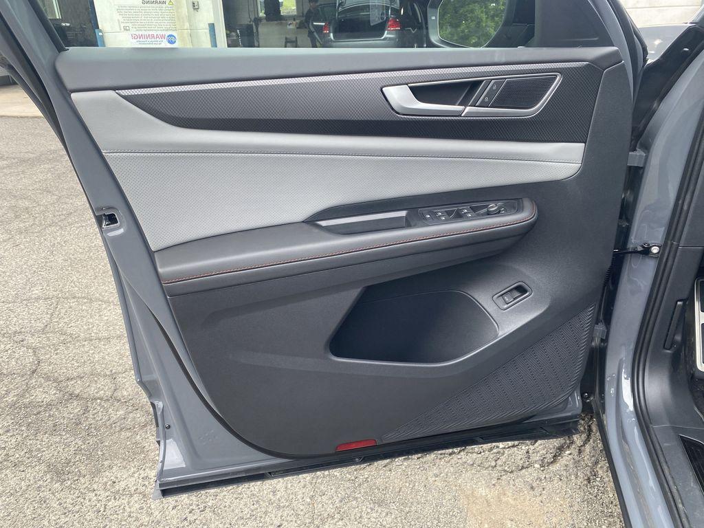 new 2025 Volkswagen Atlas car, priced at $45,906