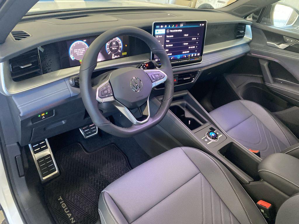new 2025 Volkswagen Tiguan car, priced at $39,181