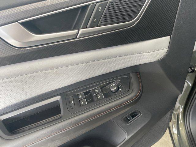 new 2025 Volkswagen Atlas car, priced at $48,646